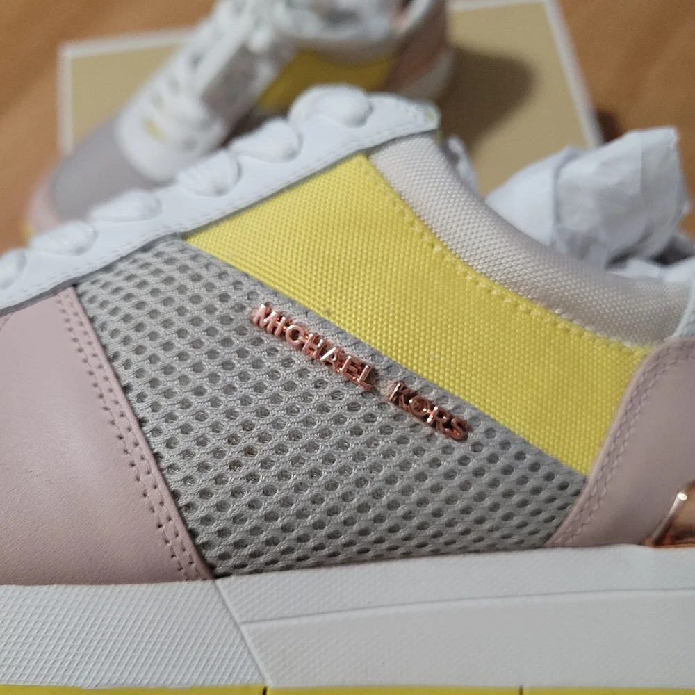 Brandnew with box - Picture 3 of 7